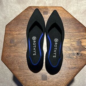 Size 7 black the point Rothy’s